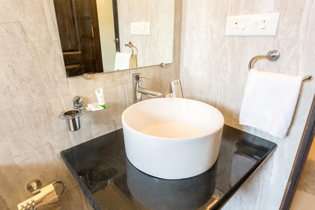 Treebo Trend Zeebo Suites アーポラ エクステリア 写真